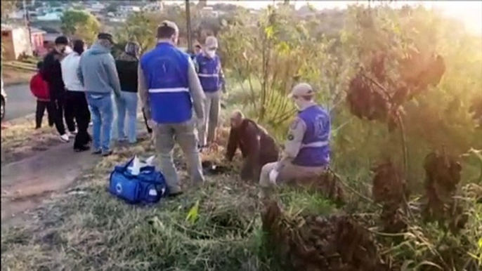 Motociclista sofre queda e é socorrido pelo Siate no Bairro Morumbi