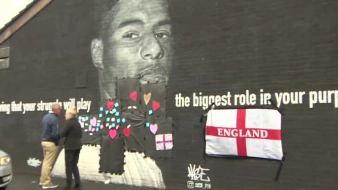 Angleterre - Les fans montrent leur soutien après la dégradation de la fresque de Marcus Rashford