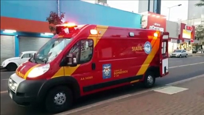 Menino de 8 anos é socorrido pelo Siate após sofrer queda com bicicleta na Avenida Brasil, no Centro