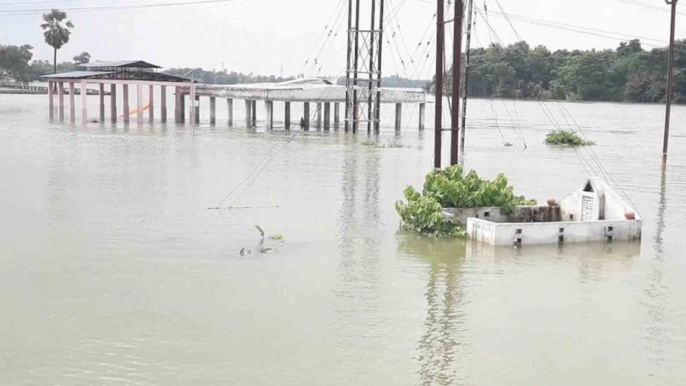 Schools & houses submerged due to floods in Bihar