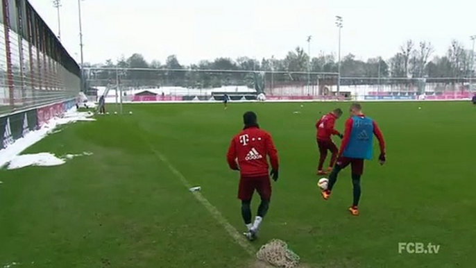 Arjen Robben e Thomas Muller marcam golaço no treino do Bayern