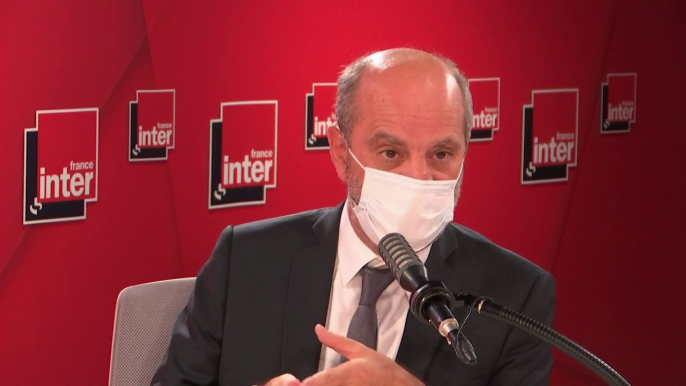 Jean-Michel Blanquer : "À l'école primaire, il y aura 600 000 tests salivaires par semaine, et deux autotests par adulte et par semaine. Dans le secondaire, nous aurons des tests plus ciblés : nous sommes sur une vaccination majoritairement vaccinée."