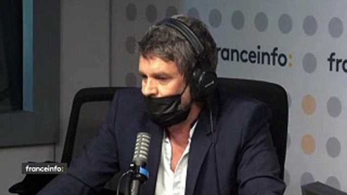 Hervé Mathoux répond à Pierre Ménès qui l'avait violemment tâclé après son départ de Canal+ suite à des accusations d'agressions sexuelles : "J'espère qu'il va se remettre en cause"