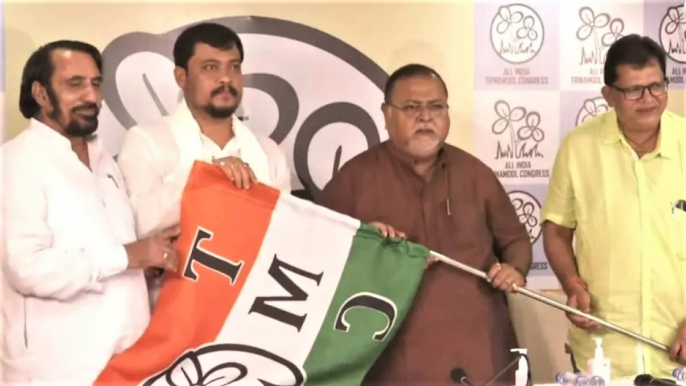 BJP MLA Soumen Roy joins TMC ahead of Bengal bypolls