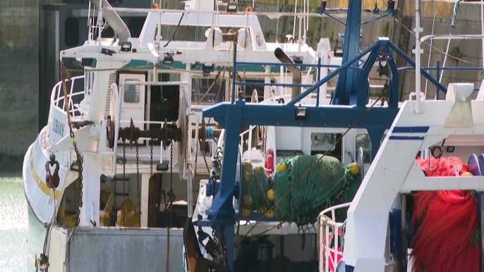 La rabbia dei pescatori francesi, il silenzio di Londra. Parigi minaccia ritorsioni