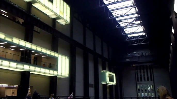 TATE MODERN MUSEUM IN LONDON/MUSEO TATEMODERN EN LONDRES/MUSÉE MODERNE TATE À LONDRES/ロンドンのモダンテート美術館