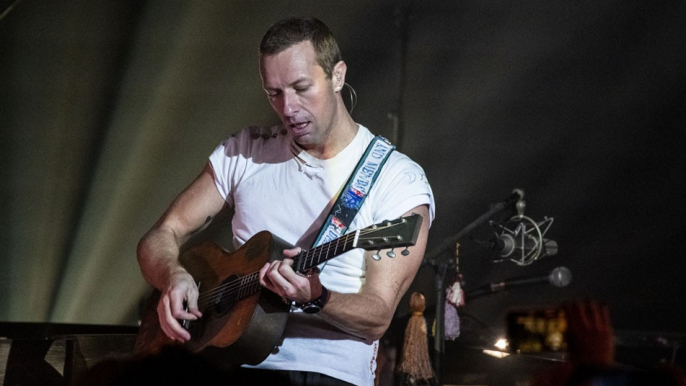 Coldplay : Chris Martin reprend les Spice Girls et rend hommage au petit-fils d'Elvis Presley