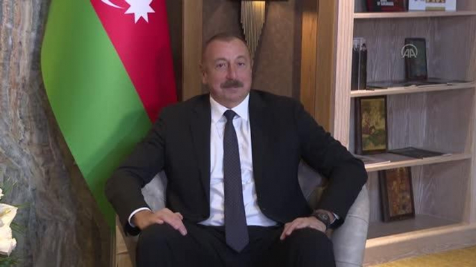 Cumhurbaşkanı Erdoğan ve Azerbaycan Cumhurbaşkanı Aliyev, AA'nın "Karabağ Zaferi" sergisini gezdi