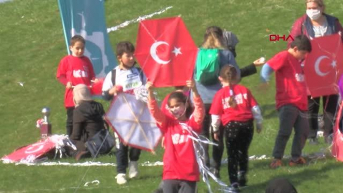 60 metrekarelik dev uçurtma ile Türk Bayrağı göklerde dalgalandı