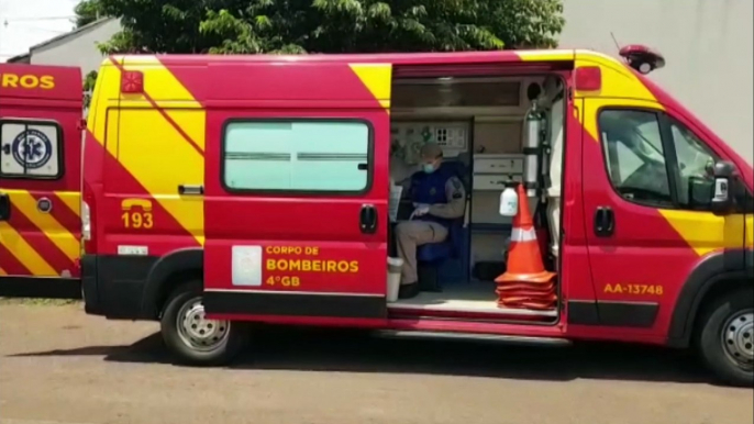 Ônibus do transporte coletivo freia para evitar colisão e passageiros ficam feridos