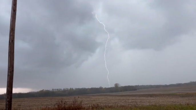 Thunderstorms spread across the Plains