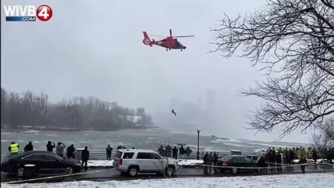 Une femme d'une soixantaine d'années retrouvée morte dans sa voiture tombée dans la rivière Niagara séparant les Etats-Unis du Canada, à quelques mètres des célèbres chutes