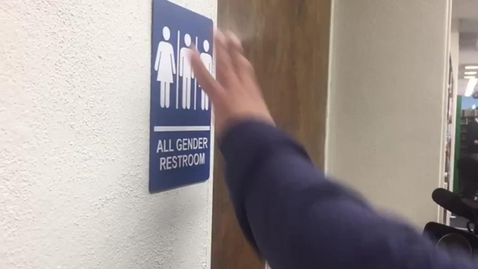 All Gender sanitarios en California.