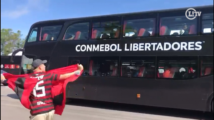 Delegação do Flamengo chega no Estádio Centenário para a grande decisão da Libertadores