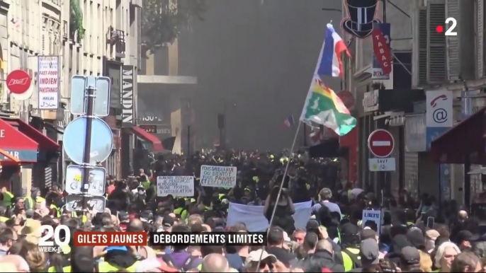 Gilets jaunes : un épais nuage de fumée noir envahit plusieurs rues de Paris pendant la manifestation