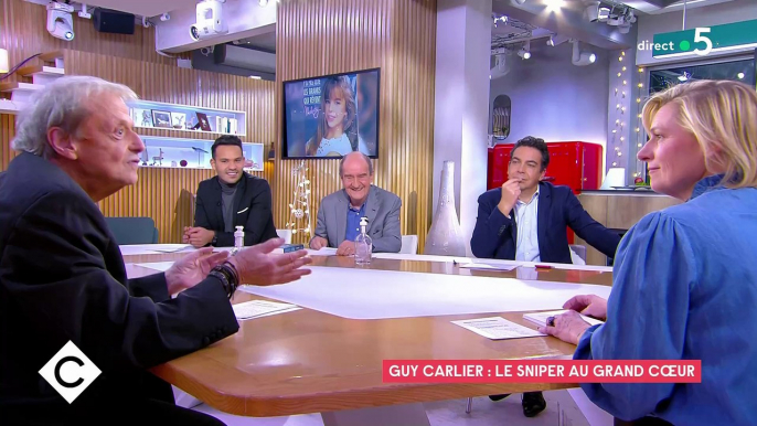 Guy Carlier "assume" son âge et sa canne et crie son "bonheur retrouvé" sur le plateau de "C à vous" sur France 5: "Je me suis jamais senti aussi bien" - VIDEO