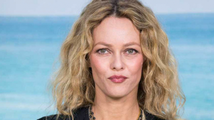 GALA VIDÉO - Vanessa Paradis, mariée à Samuel Benchetrit, pousse un coup de gueule