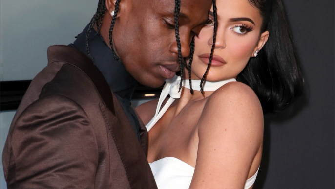 VOICI - Kylie Jenner de nouveau avec Travis Scott ? Ce rendez-vous mystérieux qui sème le doute