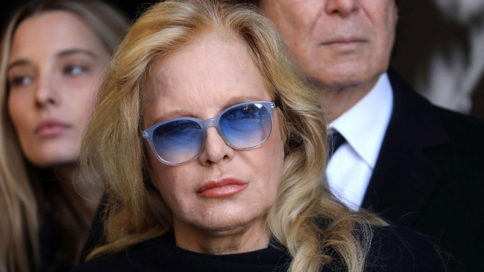 VOICI Sylvie Vartan détaille le déchirant hommage qu’elle rendra à Johnny Hallyday sur la scène du Grand Rex