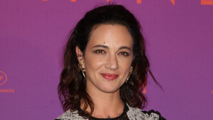 VOICI Asia Argento accusée de viol sur mineur : une plainte pour harcèlement déposée contre sa victime présumée Jimmy Bennett