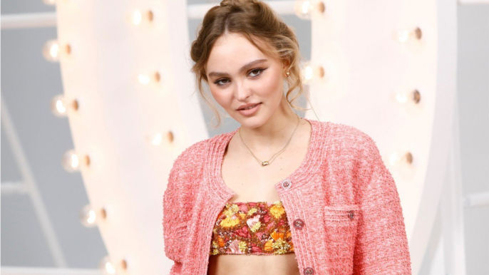 GALA VIDÉO - Lily-Rose Depp a un super chaperon : sa grand-mère, la mère de Vanessa Paradis !