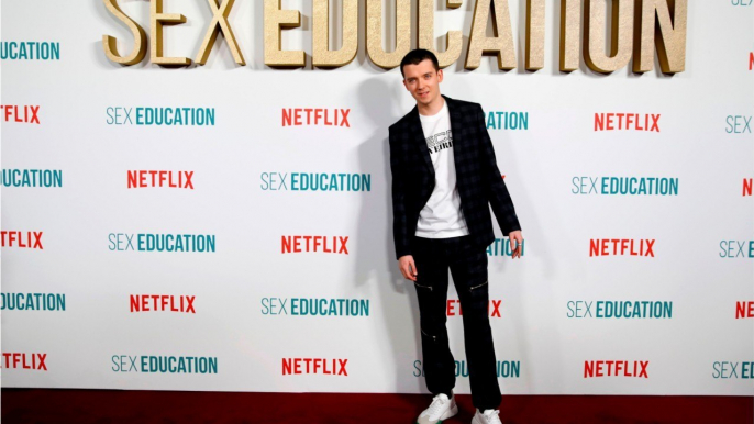 GALA VIDEO - Sex Education : Asa Butterfield (Otis) en couple ? Ces actrices célèbres dont il a été proche