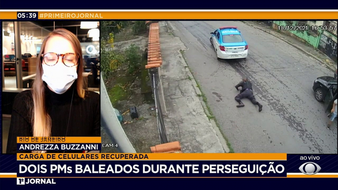 Um roubo de carga de celulares terminou em perseguição e troca de tiros no Rio de Janeiro. Durante a fuga, os criminosos bateram em um carro que estava estacionado.