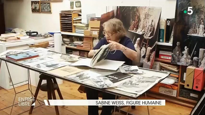 La photographe franco-suisse Sabine Weiss est décédée hier à son domicile à Paris à l'âge de 97 ans, annoncent sa famille et son équipe