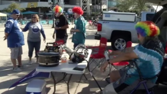 Frustrated fans show up at Jaguars season finale dressed in clown attire