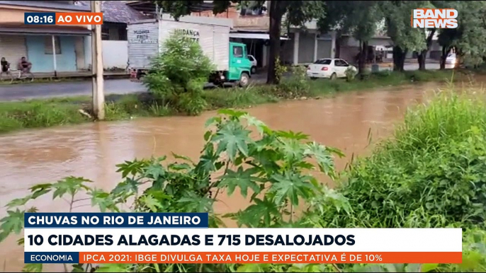 O Rio de Janeiro tem ao menos 10 cidades alagadas e mais de 700 desalojados devido às fortes chuvas e cheias de rios no estado. Marcus Sadok atualiza pra gente as informações.Saiba mais em youtube.com.br/bandjornalismo#BandNews #chuvas