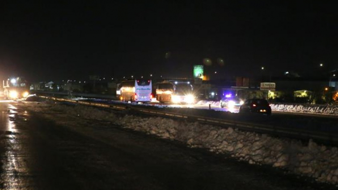 Yoğun kar yağışı nedeniyle ulaşıma kapatılmıştı! Tarsus-Adana-Gaziantep otoyolu yeniden ulaşıma açıldı