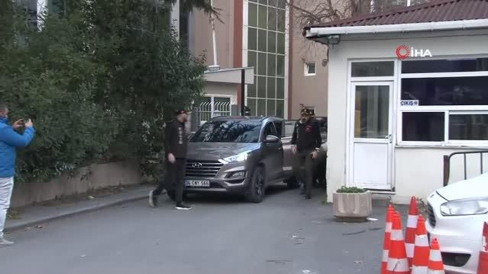 Kartal'da Aile Sağlığı Merkezinde görevli hemşire Ömür Erez'i silahla öldüren Rahmi Uygun, sorgulanmak üzere Gayrettepe'deki Cinayet Büro Amirliği'ne...