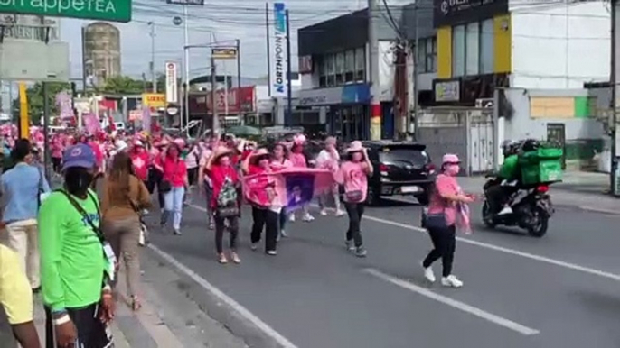 Robredo supporters hold caravan in Lacson hometown