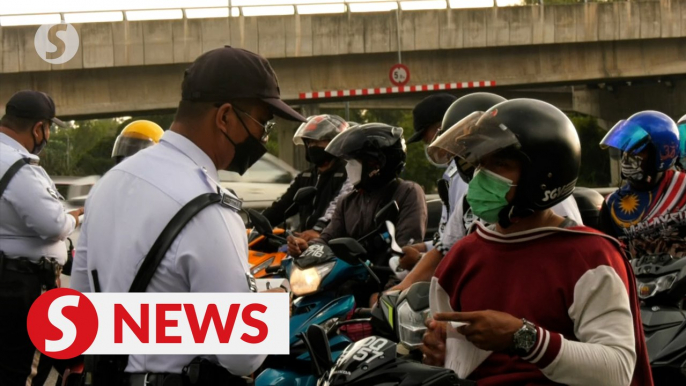 Cops issue traffic summonses to 250 motorcyclist on the Federal Highway