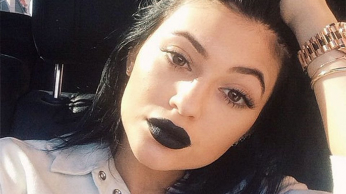 L'astuce beauté WTF de Kylie Jenner pour avoir des lèvres noires