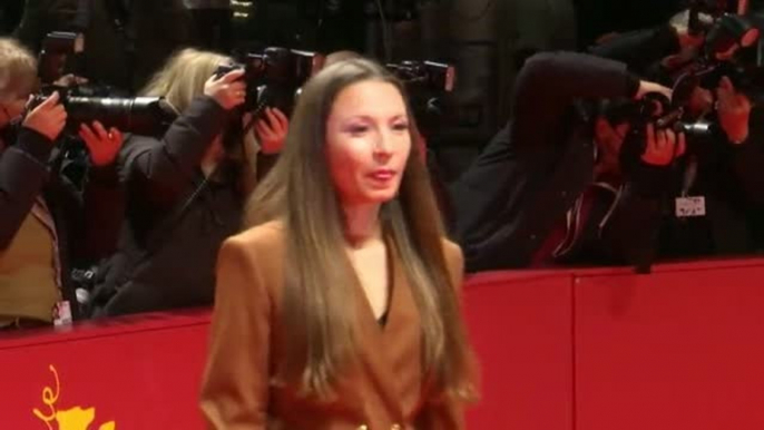 Emocionados reencuentros en la alfombra roja de la Berlinale dos años después de la última edición presencial