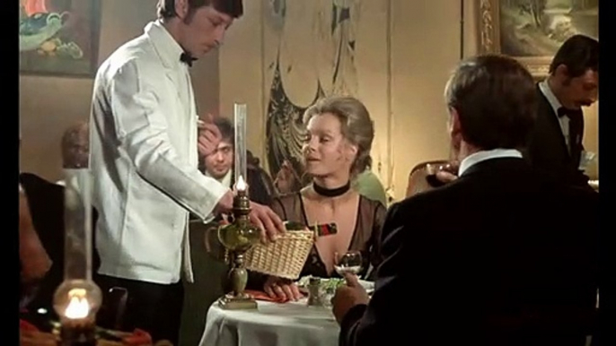 CESAR ET ROSALIE Film - Extrait avec Yves Montand et Romy Schneider - Le restaurant