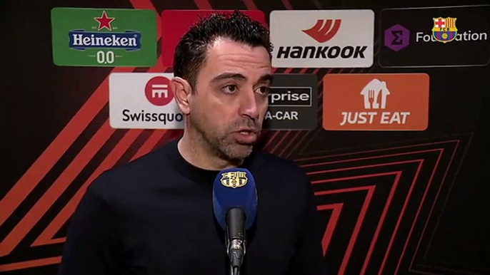 Xavi y Jordi Cruyff animan a Ferran Torres tras el Barça-Napoli / FCB