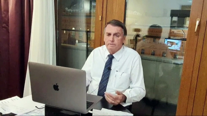 Bolsonaro critica ministros do Tribunal Superior Eleitoral e diz que eles querem Lula na presidência