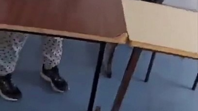 Polémique : Le syndicat étudiant de droite UNI publie une vidéo tournée à l'Université de Reims d'une jeune femme musulmane faisant sa prière dans une salle de cours