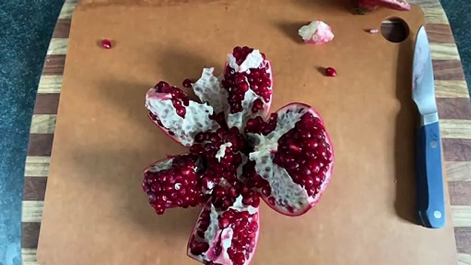 6 Ways to Peel a Pomegranate - You Suck at Cooking