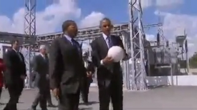 Insolite : Barack Obama jongle avec un ballon écolo