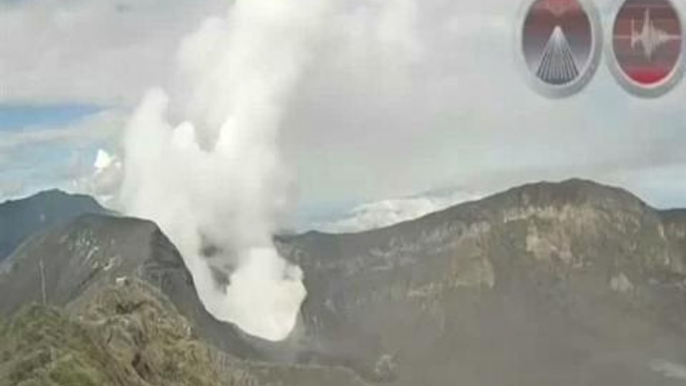 Costa Rican volcano spews ash in powerful eruption