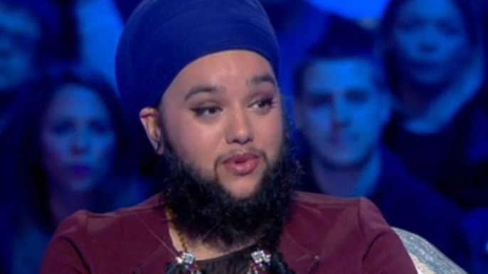 Témoignage de Harnaam Kaur, femme à barbe, dans Salut les terriens (Canal+)