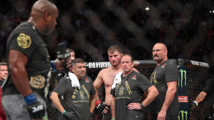 UFC : Stipe Miocic veut son rematch contre Daniel Cormier, qui lui tease le retour de son partenaire d'entraînement, Cain Velasquez