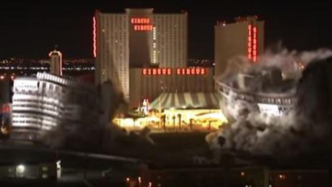 Las Vegas : Implosion spectaculaire de l'hôtel Riviera, réduit en poussière !