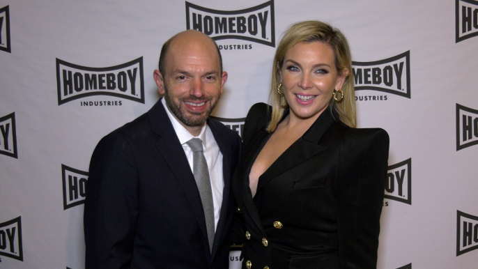 Paul Scheer, June Diane Raphael "Lo Máximo Awards 2022" Red Carpet Event