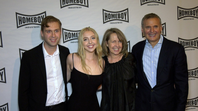 Philip Rosenthal, Monica Horan, Lily Rosenthal, Ben Rosenthal "Lo Máximo Awards 2022" Red Carpet Event