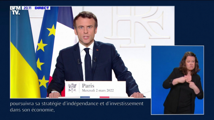 Emmanuel Macron: "La guerre en Europe n'appartient plus à nos livres d'Histoire ou à nos livres d'école, elle est là, sous nos yeux"