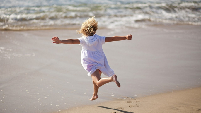 Tochter verletzt sich am Strand am Zeh: Dann nimmt das Unheil seinen Lauf